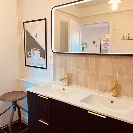 Spacieux Duplex En Centre-ville Garage Box Επερνέ